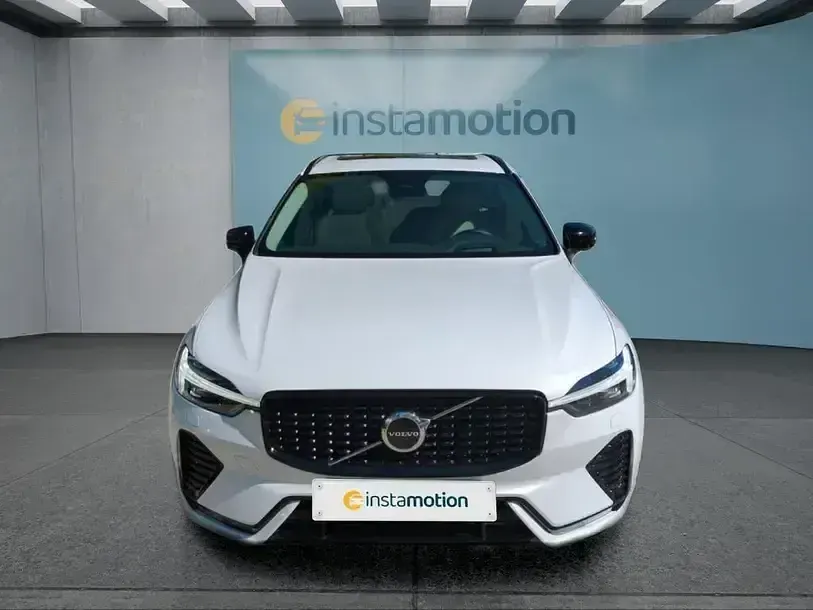 Używany Volvo XC60 Ultimate 197 KM (144 kW) 2024 Biały SUV