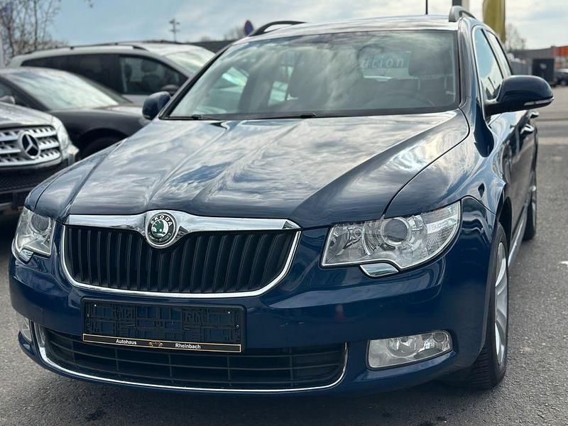 Gebraucht Skoda Superb 140 PS (102 kW) 2011 Blau Kombi
