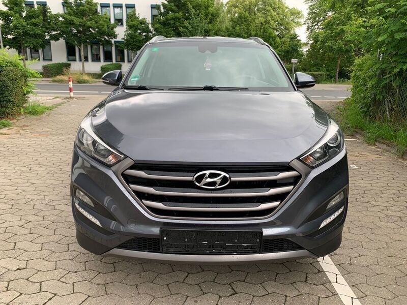 Grau Gebraucht 2015 Hyundai Tucson Intro Edition SUV | 11.699 € (Guter Preis) - Bild 1/4
