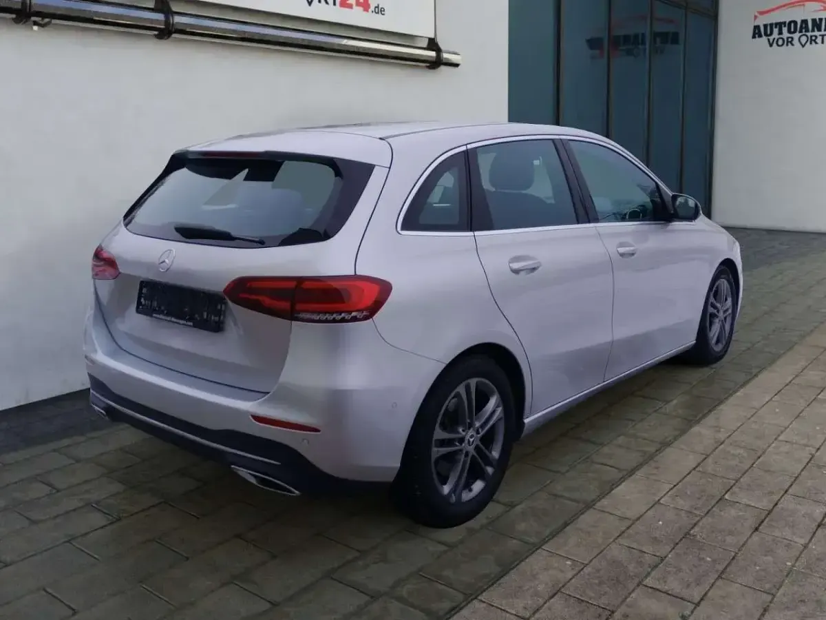 Gebraucht Mercedes B200 Progressive 163 PS (119 kW) 2020 Silber Kleinwagen