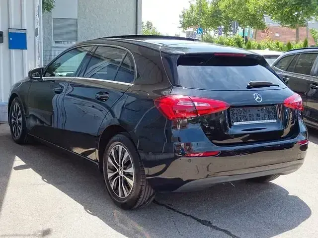 Gebraucht Mercedes A200 Style 150 PS (110 kW) 2021 Kosmosschwarz Limousine
