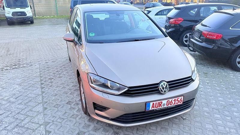 Gebraucht VW Golf Sportsvan Trendline 110 PS (80 kW) 2015 Pyramid gold metallic Van / Kleinbus