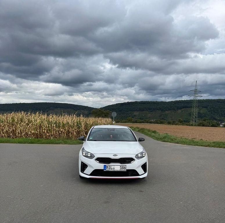Weiß Gebraucht 2019 Kia ProCeed Kleinwagen | 18.400 € (Guter Preis) - Bild 1/4