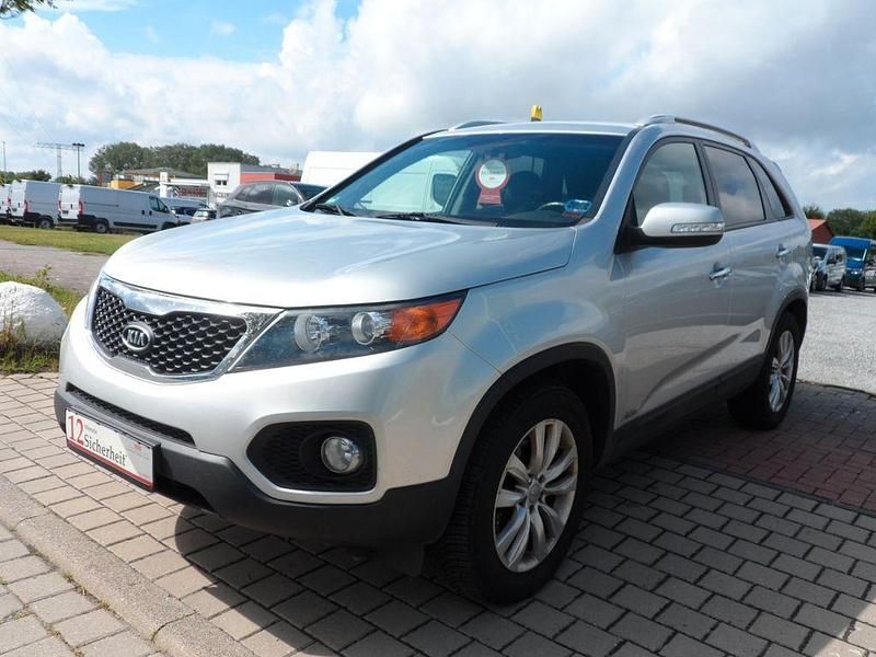 Silber Gebraucht 2011 Kia Sorento Vision SUV | 12.490 € (Etwas zu teuer) - Bild 1/4