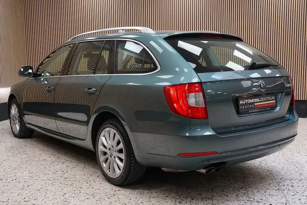 Gebraucht Skoda Superb 160 PS (117 kW) 2013 Grün Kombi