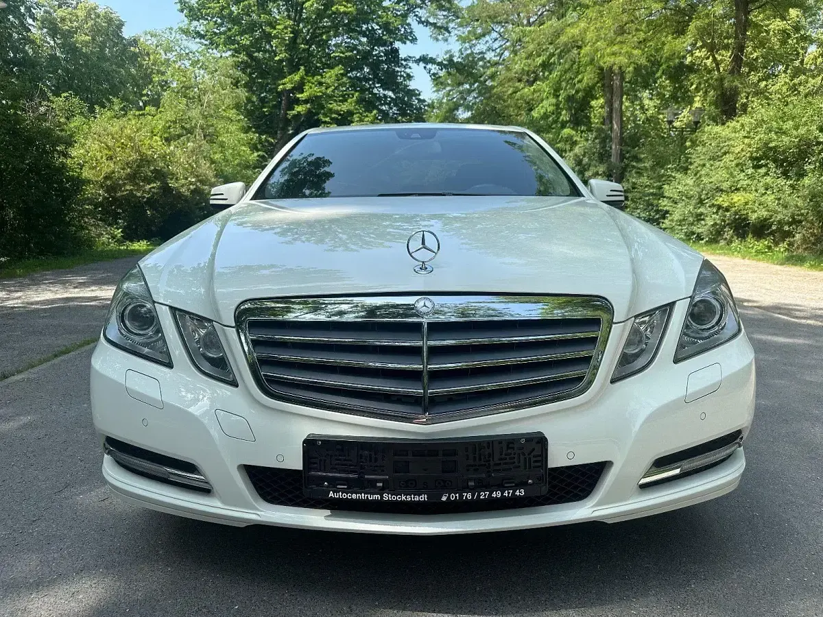 Używany Mercedes E350 306 KM (225 kW) 2012 Biały Sedan/Limuzyna