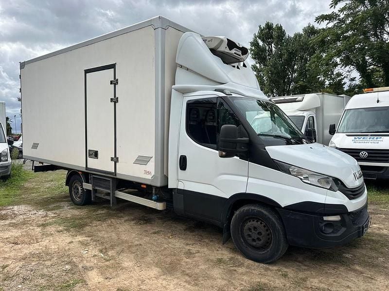Gebraucht Iveco Daily 150 PS (110 kW) 2017 Weiß Van / Kleinbus
