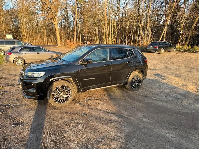Second-hand Jeep Compass 241 CP (177 kW) 2022 Negru SUV