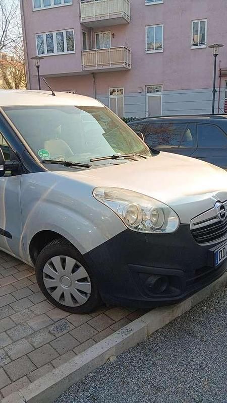 Gebraucht Opel Combo 90 PS (66 kW) 2014 Silber Van / Kleinbus