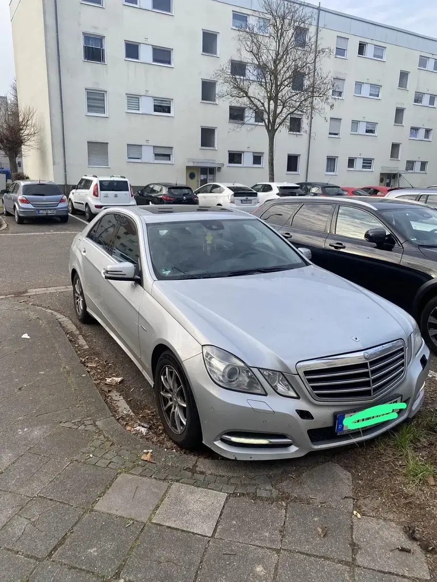 Gebraucht Mercedes E300 Avantgarde 204 PS (150 kW) 2010 Silber Limousine