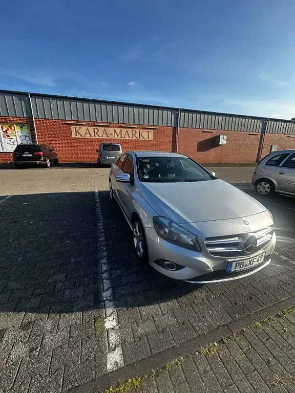 Gebraucht Mercedes A180 Style 109 PS (80 kW) 2013 Silber Limousine