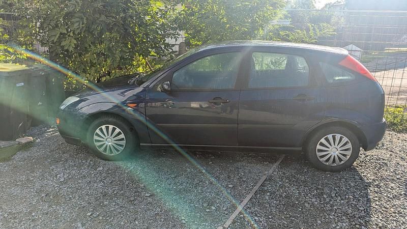 Blau Gebraucht 2001 Ford Focus Kleinwagen | 480 € (Superpreis) - Bild 1/4