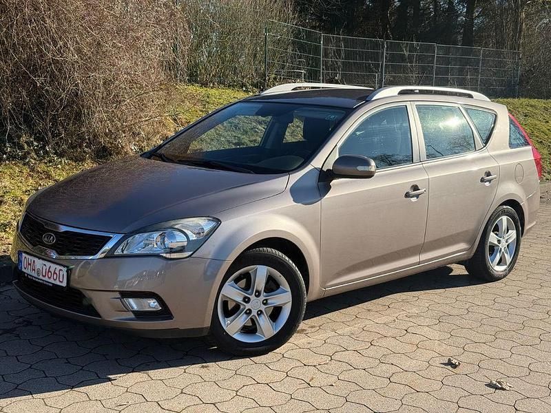 Gebraucht Kia Ceed Sportswagon 125 PS (91 kW) 2011 Beige Kombi