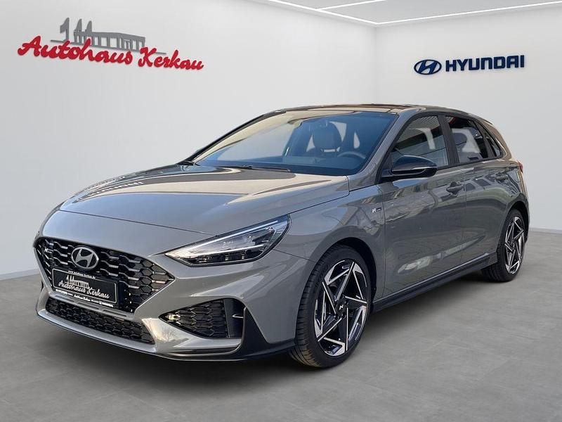 Grau Neu 2025 Hyundai i30 N Line Limousine | 32.990 € (Teuer) - Bild 1/4