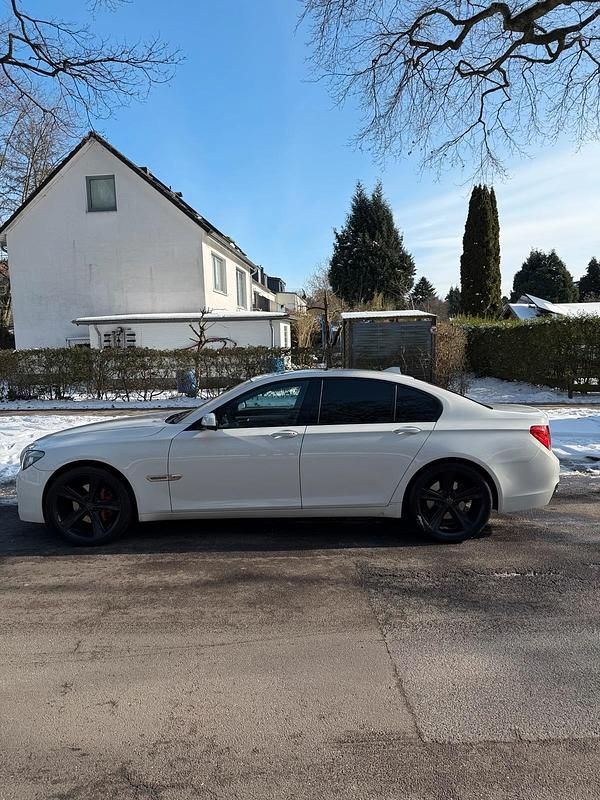 Gebraucht BMW 740 M Sport 306 PS (225 kW) 2012 Limousine