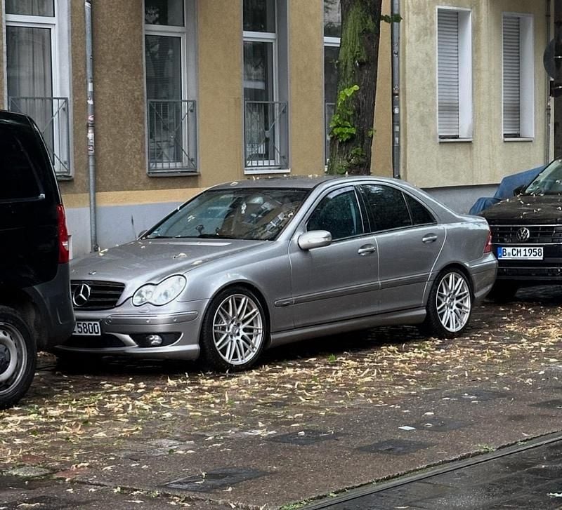 Grau Gebraucht 2005 Mercedes C350 Limousine | 8.000 € - Bild 1/4