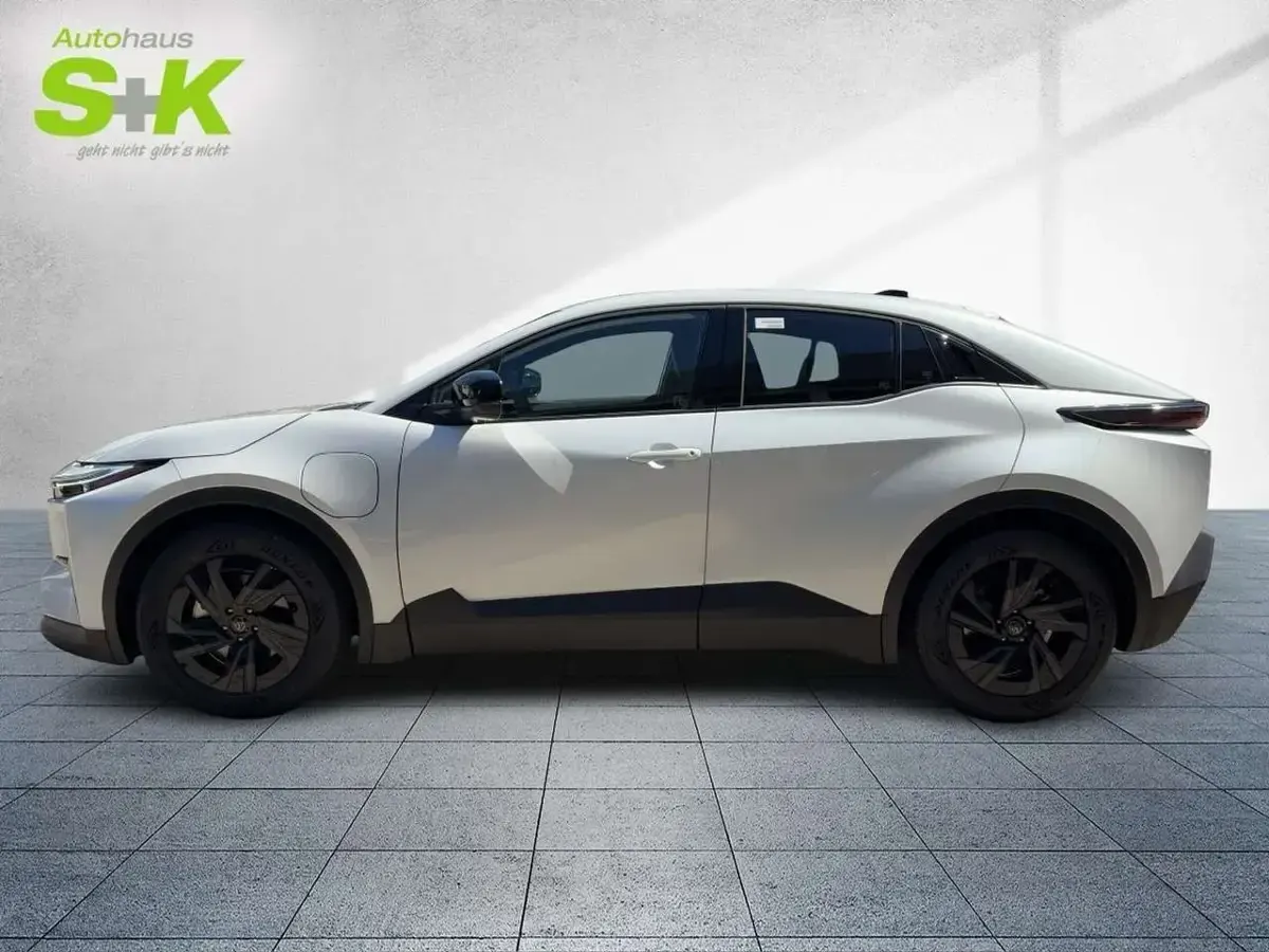 Neu Toyota C-HR 226 PS (166 kW) 2026 Platinumweiß perleffekt SUV