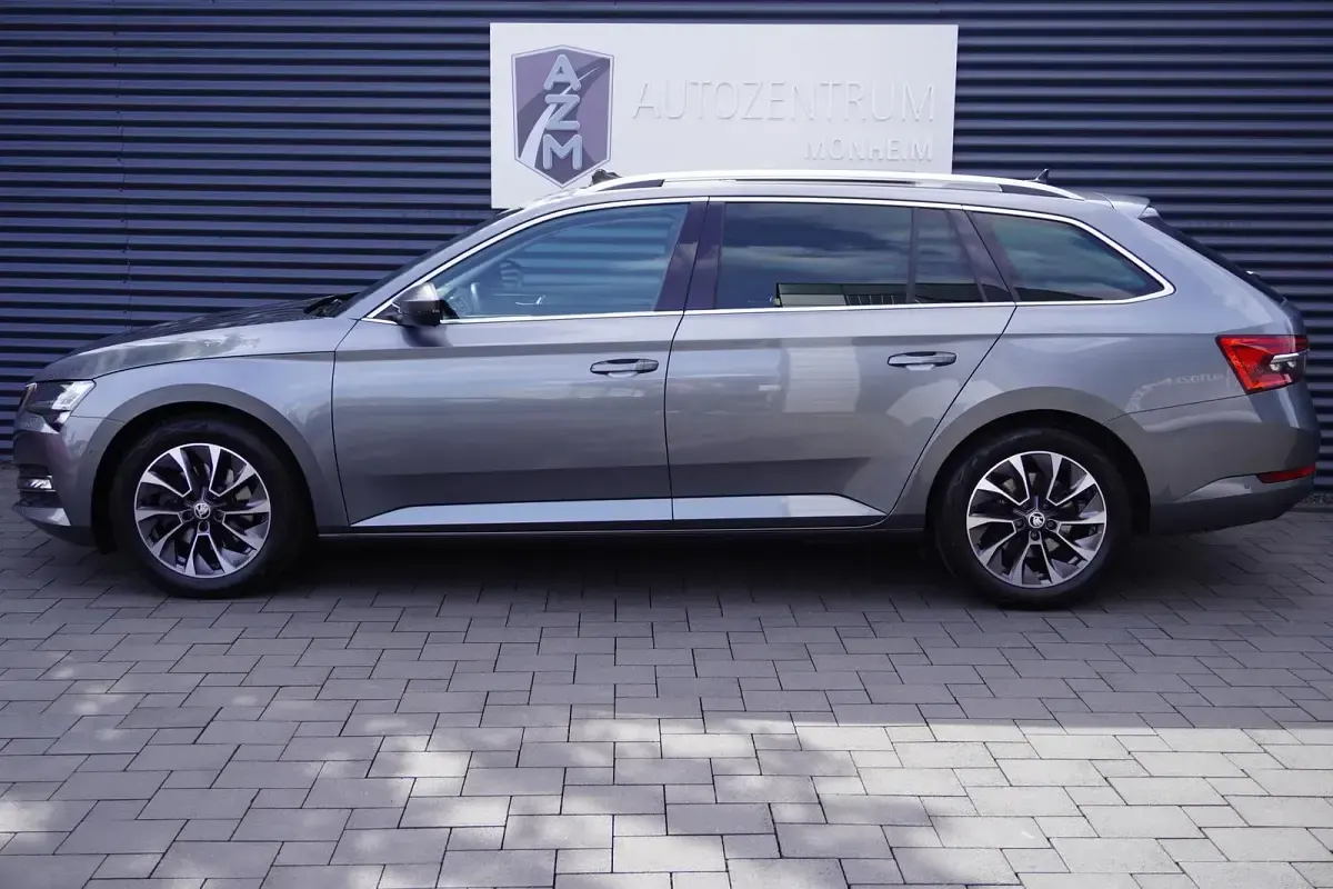 Gebraucht Skoda Superb Premium Edition 200 PS (147 kW) 2022 Graphitegrau metallic Limousine