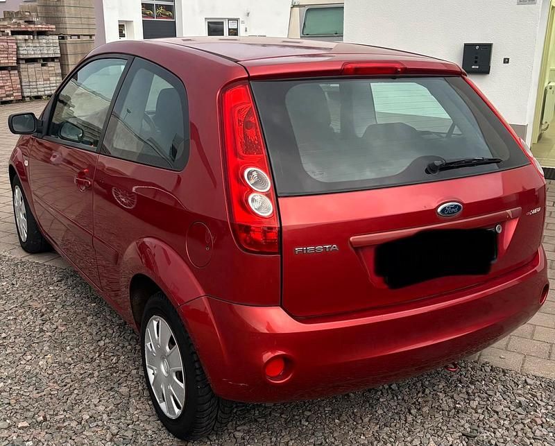 Gebraucht Ford Fiesta 60 PS (44 kW) 2008 Rot Kleinwagen