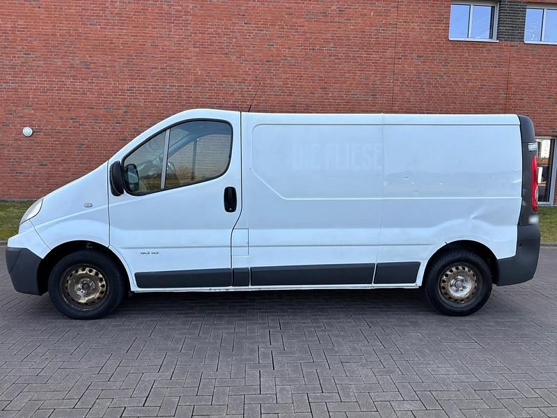 Gebraucht Renault Trafic 115 PS (84 kW) 2013 Weiß Van / Kleinbus