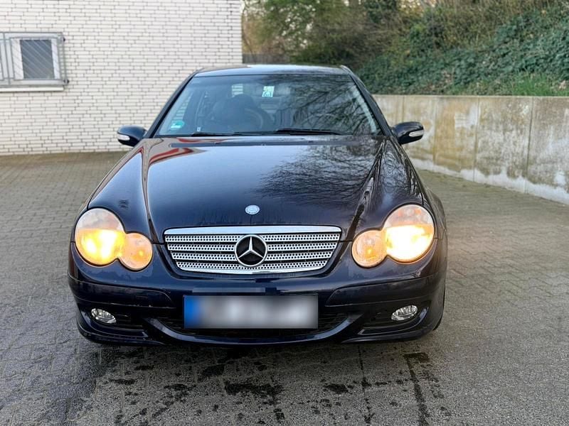 Gebraucht Mercedes C180 143 PS (105 kW) 2004 Blau Coupé