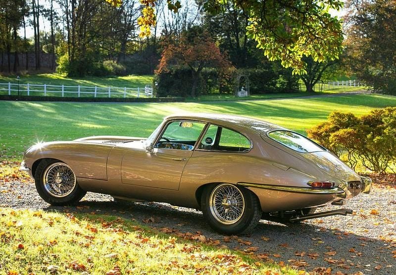 Second-hand Jaguar E-Type 265 CP (194 kW) 1963 Auriu Coupe