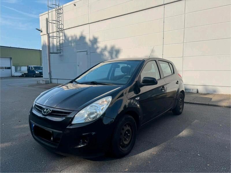 Schwarz Gebraucht 2011 Hyundai i20 Kleinwagen | 2.500 € (Fairer Preis) - Bild 1/4