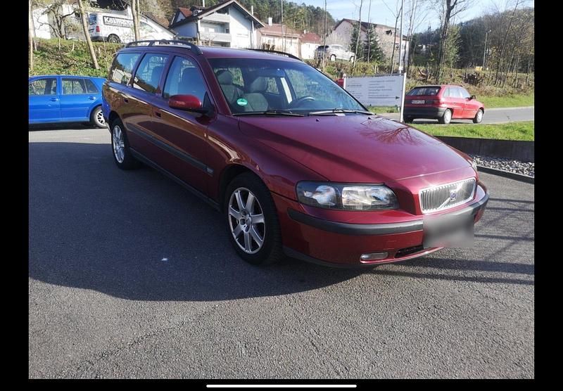 Rot Gebraucht 2003 Volvo V70 Kombi | 2.800 € (Fairer Preis) - Bild 1/4