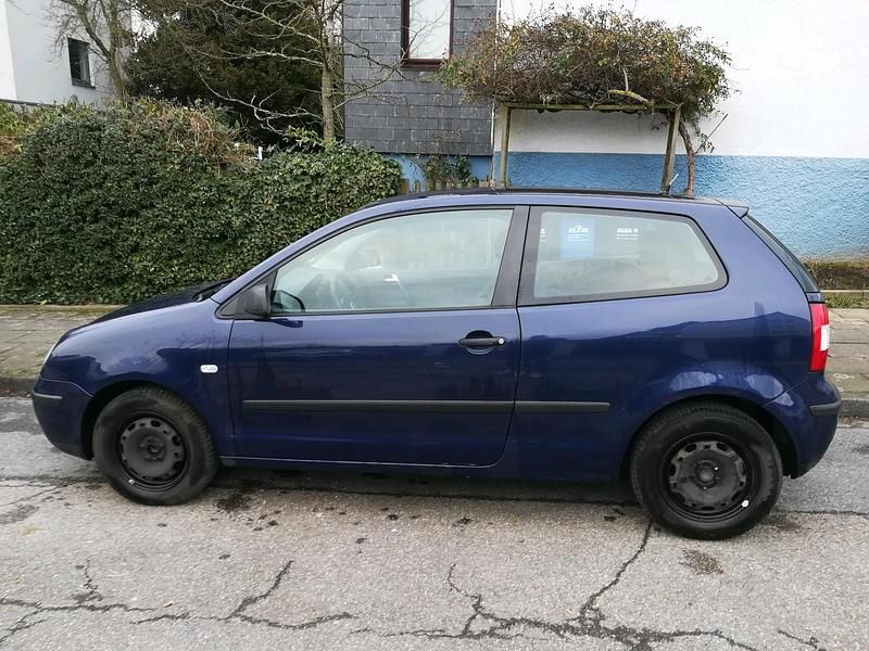 Gebraucht VW Polo 64 PS (47 kW) 2003 Blau Kleinwagen