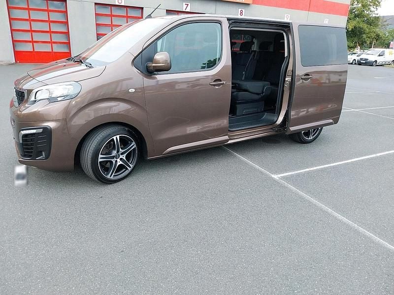 Gebraucht Peugeot Traveller 150 PS (110 kW) 2016 Braun Van / Kleinbus