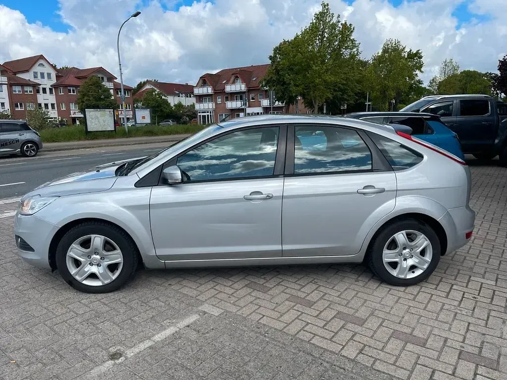Brugt Ford Focus Style 101 HK (74 kW) 2011 Sølv Sedan