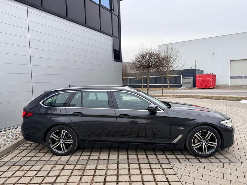 Gebraucht BMW 530e Sport Line 252 PS (185 kW) 2022 Grau Kombi
