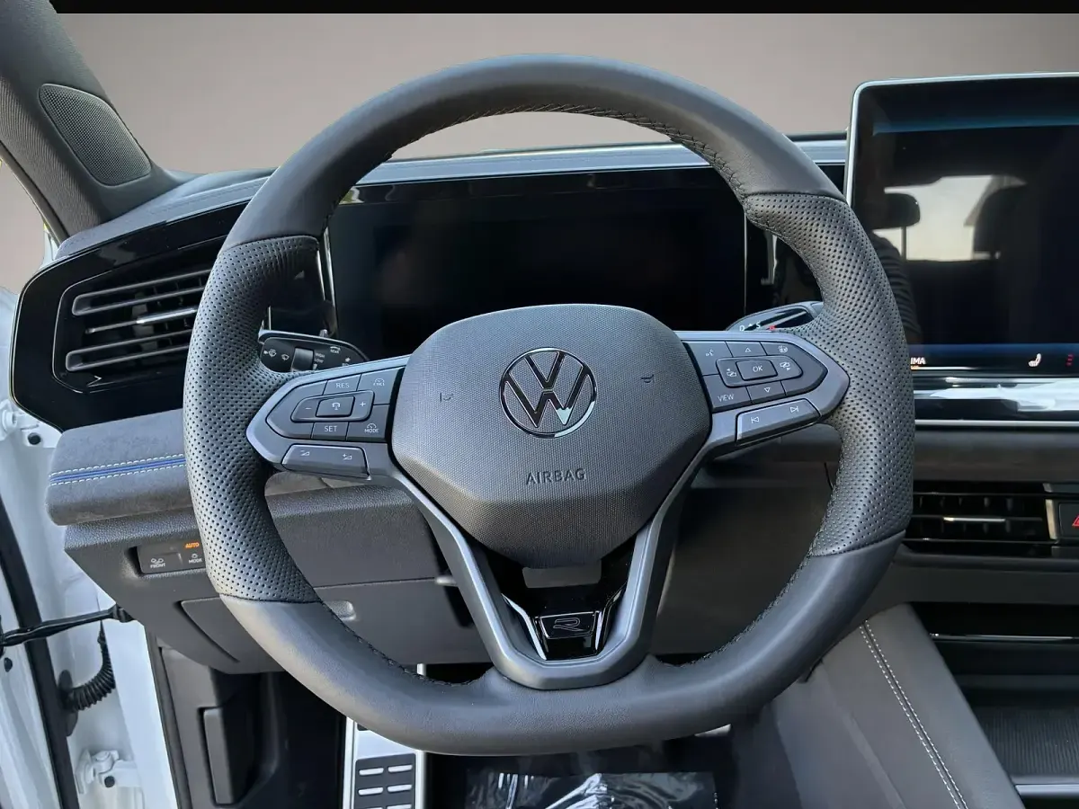 Gebraucht VW Tiguan R-line 150 PS (110 kW) 2026 SUV