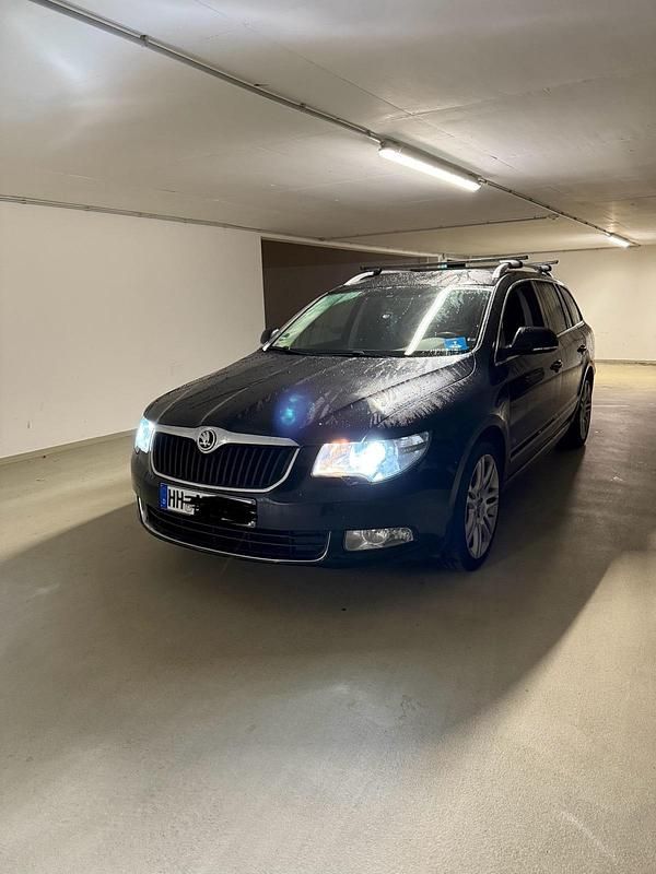Schwarz Gebraucht 2013 Skoda Superb Kombi | 8.000 € (Fairer Preis) - Bild 1/4