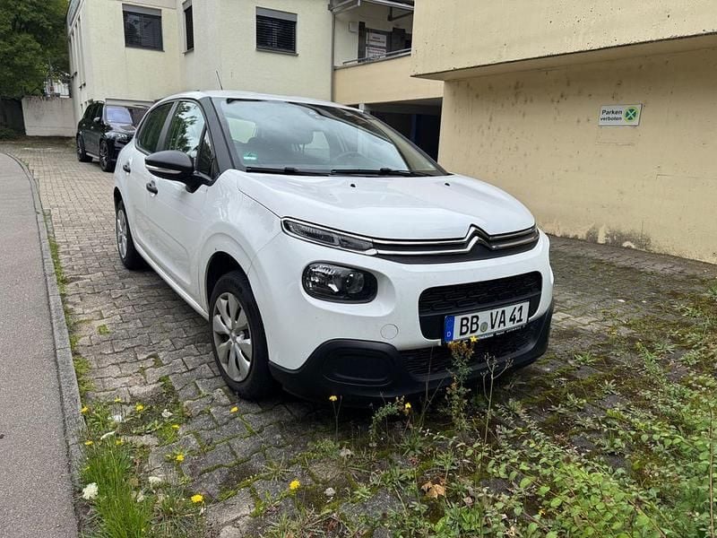 Weiß Gebraucht 2018 Citroën C3 PureTech Kleinwagen | 7.700 € (Superpreis) - Bild 1/4