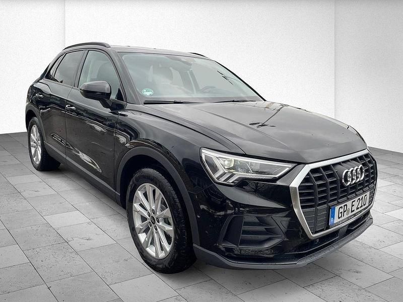 Gebraucht Audi Q3 Basis 150 PS (110 kW) 2023 Mythosschwarz metallic SUV