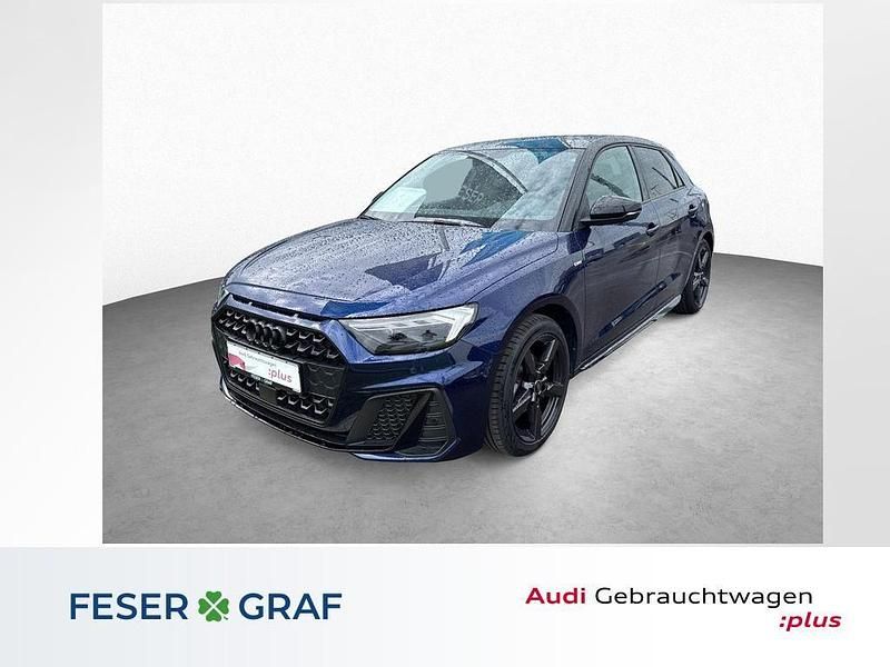Navarrablau metallic mythosschwarz metallic Gebraucht 2024 Audi A1 Sportback S-Line Kleinwagen | 24.890 € (Fairer Preis) - Bild 1/4