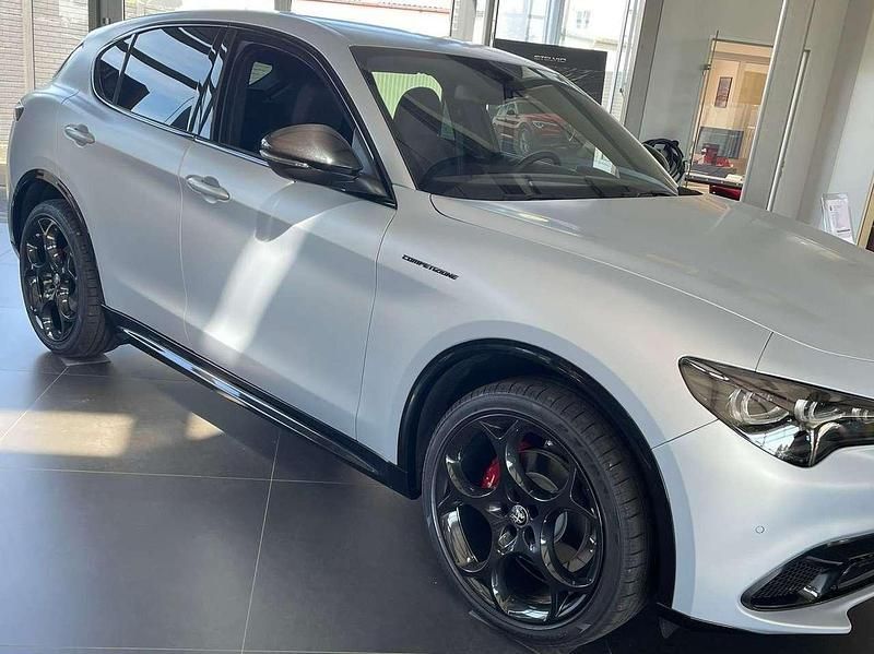 Grau Gebraucht 2023 Alfa Romeo Stelvio Competizione SUV | 50.000 € (Teuer) - Bild 1/4