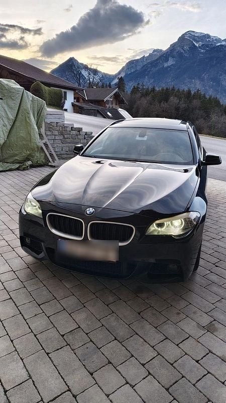 Silber Gebraucht 2011 BMW 530 Performance Kombi | 10.500 € (Fairer Preis) - Bild 1/4