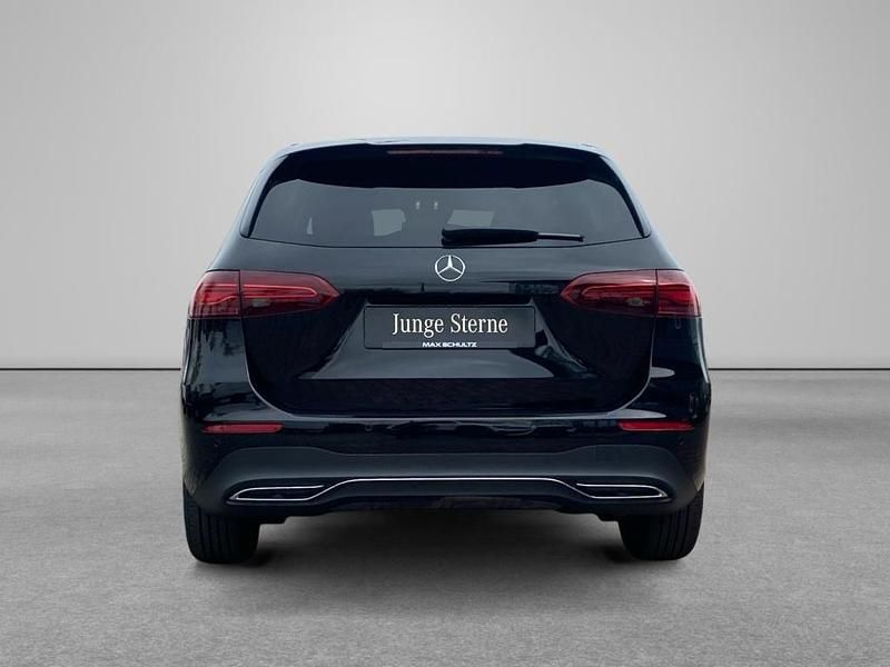 Gebraucht Mercedes B200 163 PS (119 kW) 2024 Unilack nachtschwarz Van / Kleinbus