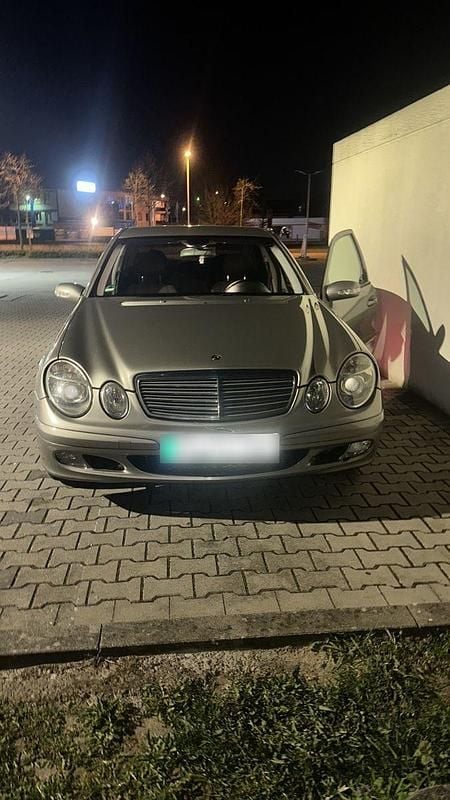 Gebraucht Mercedes E200 Classic 122 PS (89 kW) 2004 Beige Limousine