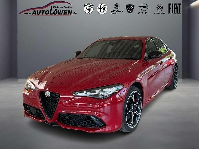 Rot (dunkelrot) Gebraucht 2023 Alfa Romeo Giulia Competizione Limousine | 35.530 € (Guter Preis) - Bild 1/4