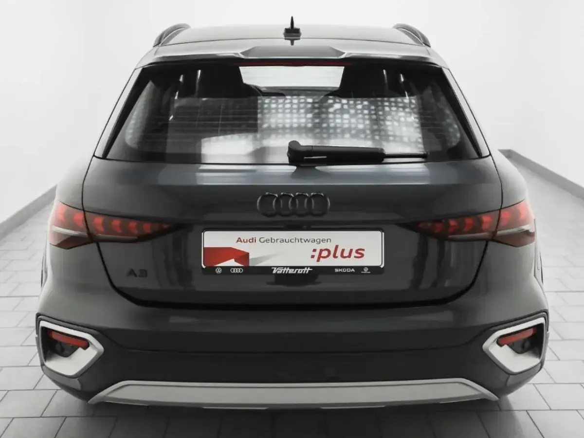 Gebraucht Audi A3 Sport 204 PS (150 kW) 2025 Manhattangrau metallic Limousine