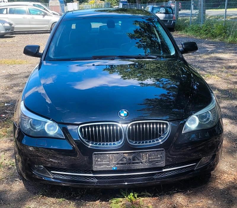Schwarz Gebraucht 2010 BMW 528 Limousine | 4.500 € - Bild 1/4