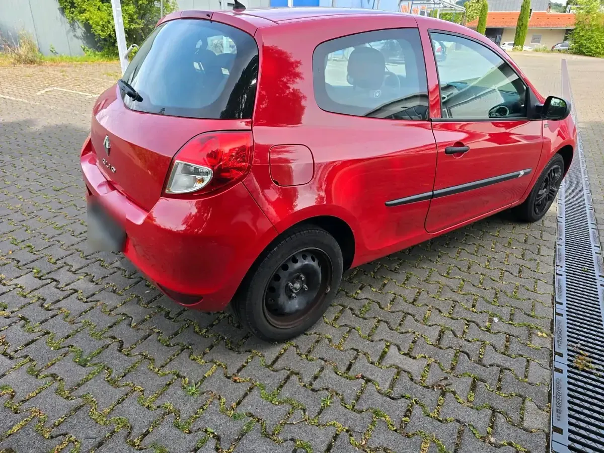 Gebraucht Renault Clio 75 PS (55 kW) 2012 Rot Kleinwagen