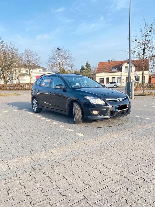 Gebraucht Hyundai i30 90 PS (66 kW) 2011 Schwarz Limousine