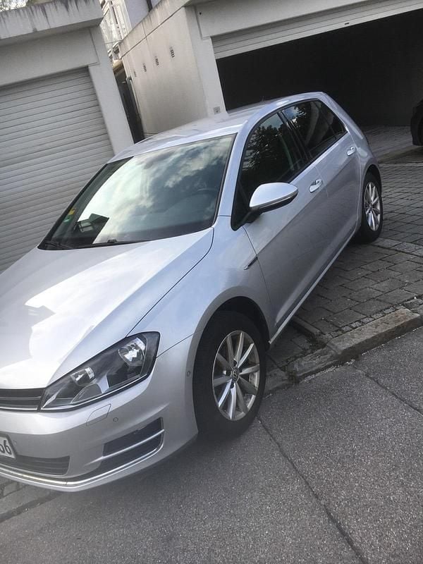 Silber Gebraucht 2015 VW Golf LOUNGE Limousine | 9.500 € (Fairer Preis) - Bild 1/4