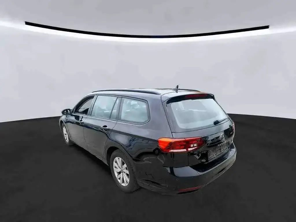 Gebraucht VW Passat Basis 150 PS (110 kW) 2022 Schwarz Kombi