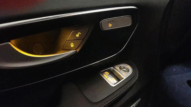 Gebraucht Mercedes EQV300 150 kW (204 PS) 2022 Schwarz Van / Kleinbus