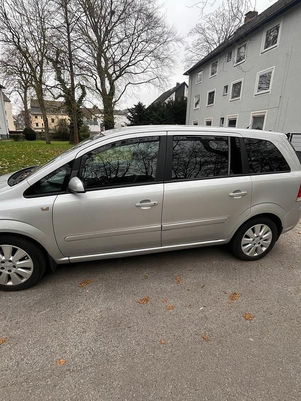 Gebraucht Opel Zafira 93 PS (68 kW) 2009 Silber Van / Kleinbus